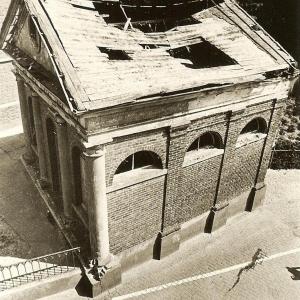 Het vervallen dak van de Missiekapel omstreeks 1985