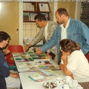 Het bestuur van de Stichting Vrienden van de Missiekapel Heythuysen aan het werk juni 1988